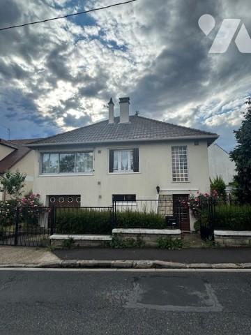 Une maison à usage d'habitation située à CORMEILLES-EN-PARISIS (95240).