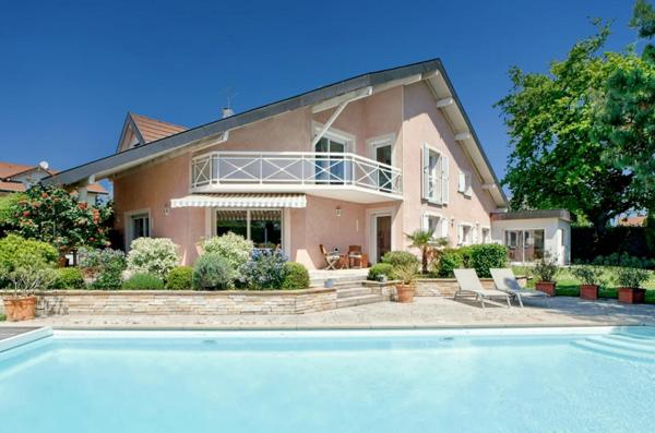 ? Villa d'Exception à Prévessin-Moëns