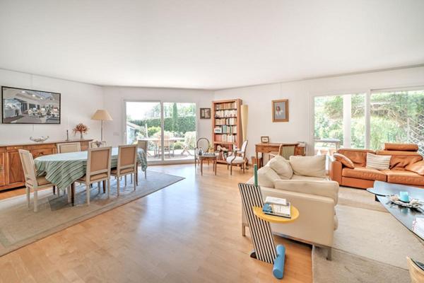 ? Villa d'Exception à Prévessin-Moëns