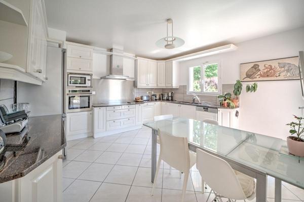 ? Villa d'Exception à Prévessin-Moëns