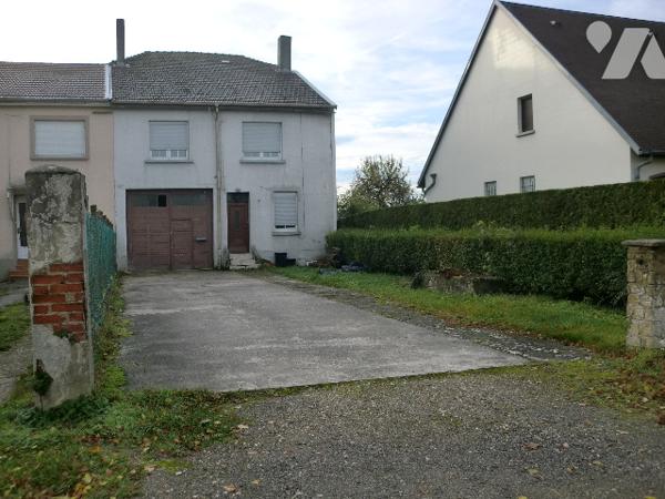 Une maison avec beaucoup de volumes