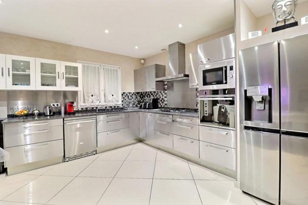 Maison Sainte-Geneviève-des-Bois 10 pièces 210 m2