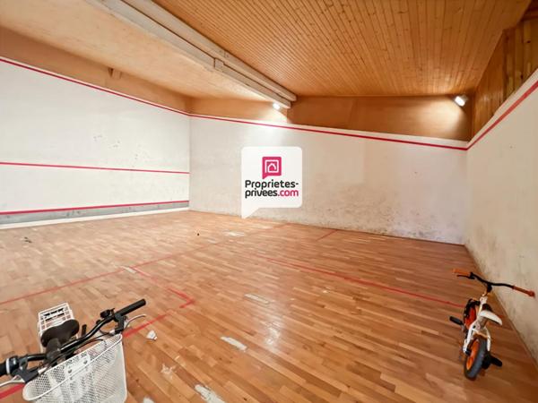 Propriété 4 logements - 17 hectares - piscine et dépendances