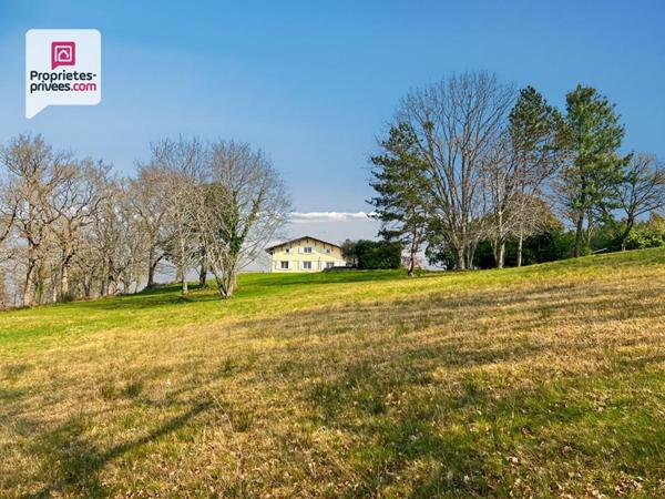 Propriété 4 logements - 17 hectares - piscine et dépendances