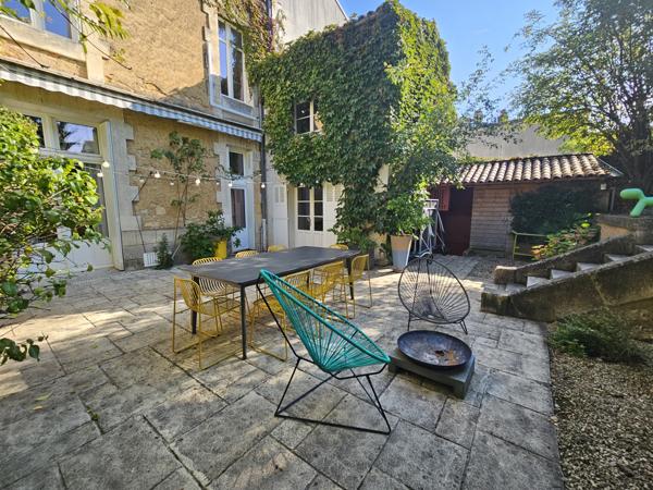 POITIERS Plateau, Maison familiale avec jardin, piscine, garage et locatifs indépendants.