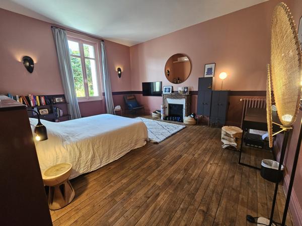 POITIERS Plateau, Maison familiale avec jardin, piscine, garage et locatifs indépendants.