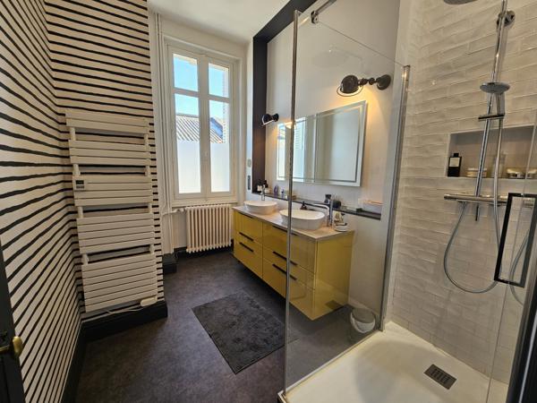 POITIERS Plateau, Maison familiale avec jardin, piscine, garage et locatifs indépendants.