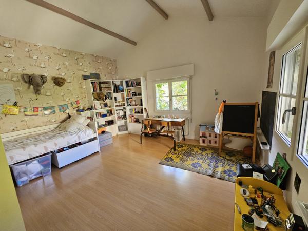 POITIERS Plateau, Maison familiale avec jardin, piscine, garage et locatifs indépendants.