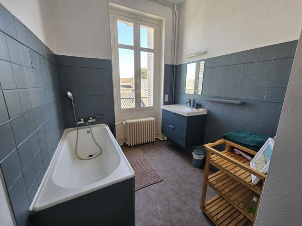 POITIERS Plateau, Maison familiale avec jardin, piscine, garage et locatifs indépendants.