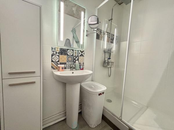 Joli appartement au sein d'une résidence calme à proximité de la gare.