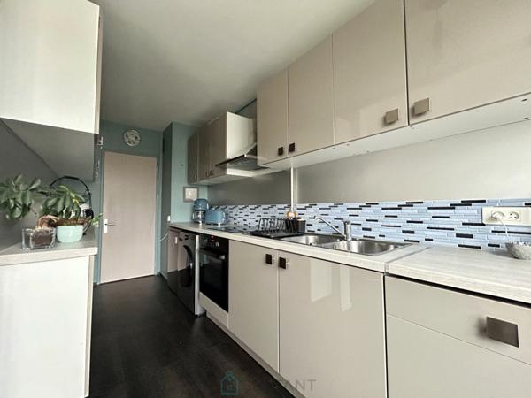 Joli appartement au sein d'une résidence calme à proximité de la gare.