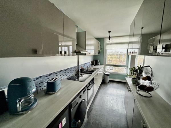 Joli appartement au sein d'une résidence calme à proximité de la gare.