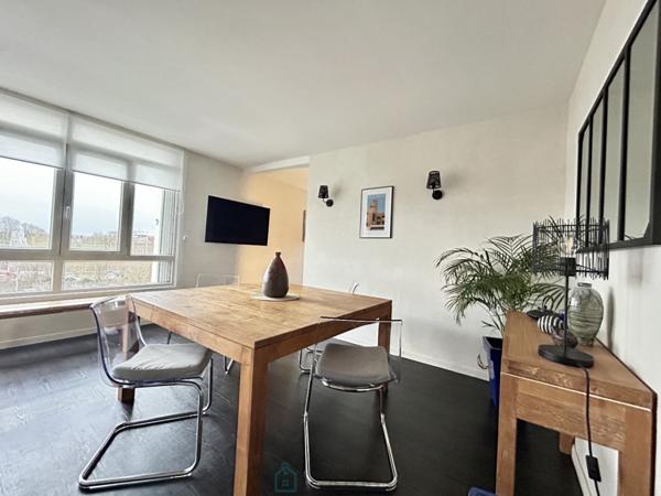 Joli appartement au sein d'une résidence calme à proximité de la gare.