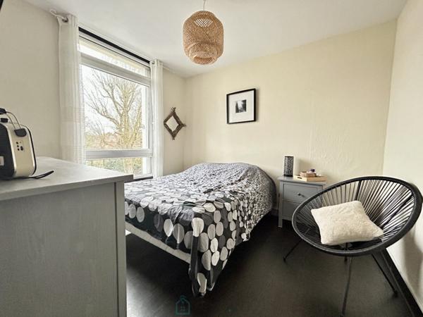 Joli appartement au sein d'une résidence calme à proximité de la gare.