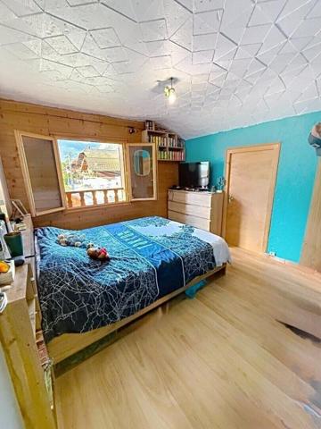 Appartement PASSY 87 M2 , 5 pièces 276000 euros
