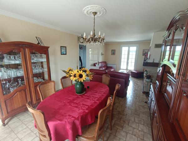 Maison très bon état avec sous sol et joli terrain sans vis à vis