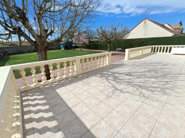 Maison très bon état avec sous sol et joli terrain sans vis à vis