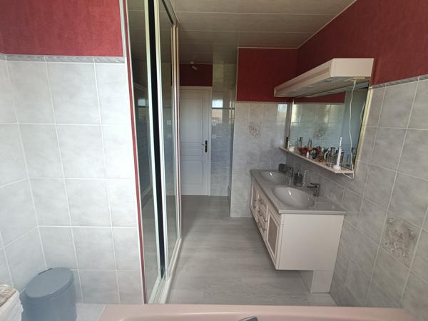 Maison très bon état avec sous sol et joli terrain sans vis à vis