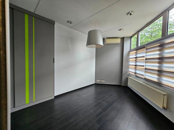 A VENDRE - LABORATOIRE - Montaigu Vendee - 1 200 m2