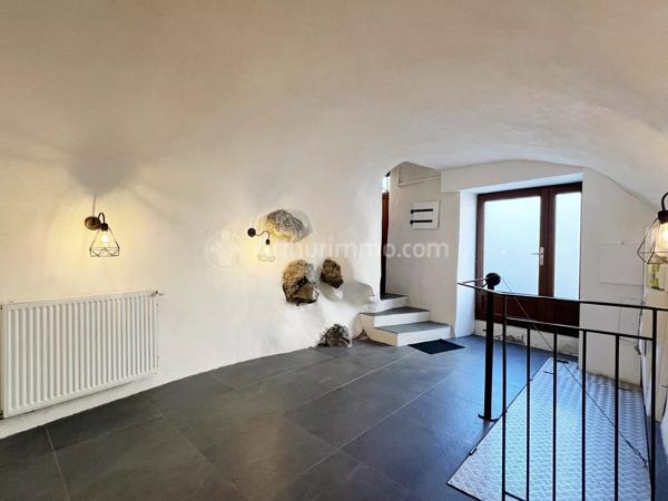 Vente                                                      Maison
                        
                     6 pièces                      116 m2                     à Royat