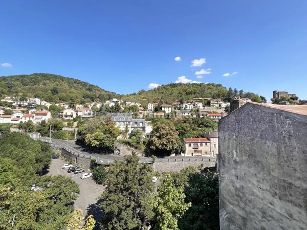 Vente                                                      Maison
                        
                     6 pièces                      116 m2                     à Royat