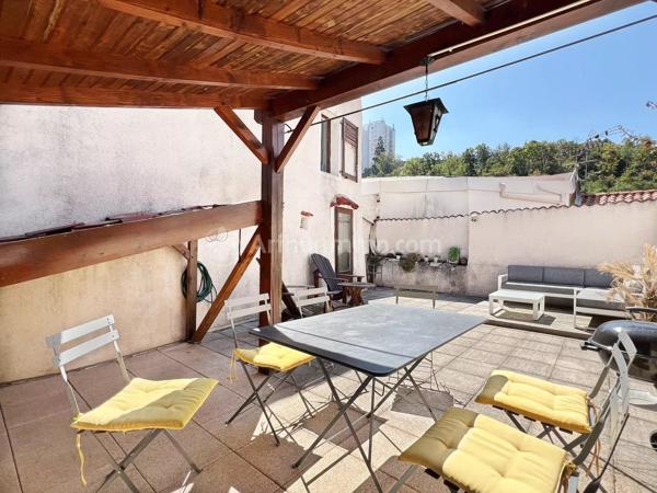 Vente                                                      Maison
                        
                     6 pièces                      116 m2                     à Royat