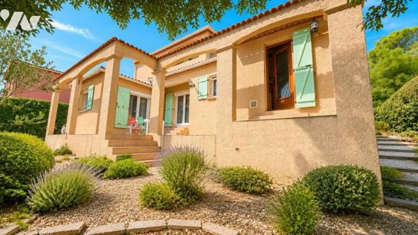 Villa familiale sur les hauteurs de la ville