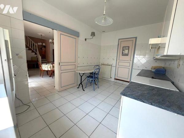 Villa familiale sur les hauteurs de la ville
