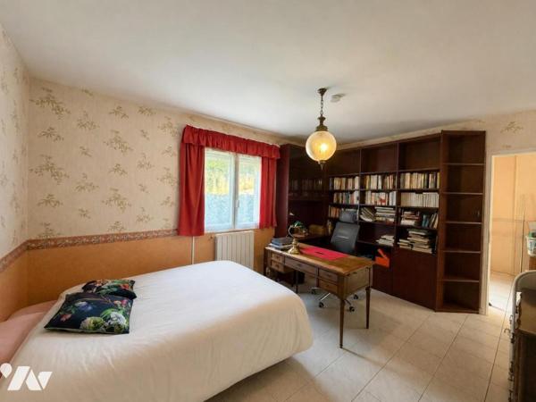 Villa familiale sur les hauteurs de la ville