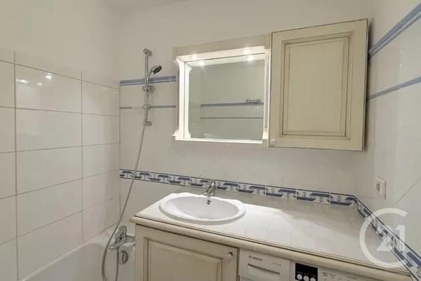 Appartement T3 à vendre  3 pièces - 51 m 2   CAVALAIRE SUR MER  - 83