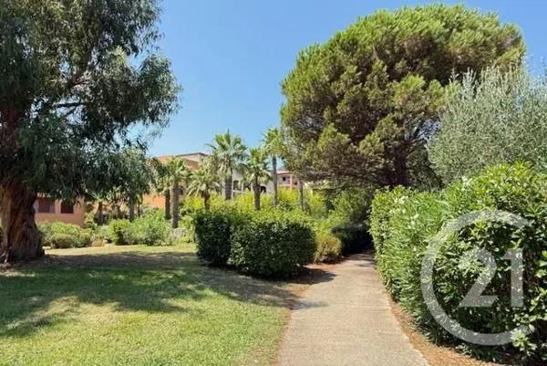 Appartement T3 à vendre  3 pièces - 51 m 2   CAVALAIRE SUR MER  - 83