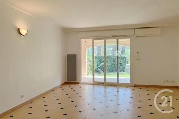 Appartement T3 à vendre  3 pièces - 51 m 2   CAVALAIRE SUR MER  - 83