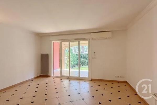 Appartement T3 à vendre  3 pièces - 51 m 2   CAVALAIRE SUR MER  - 83