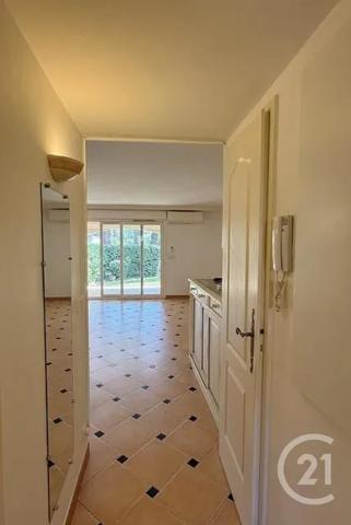 Appartement T3 à vendre  3 pièces - 51 m 2   CAVALAIRE SUR MER  - 83