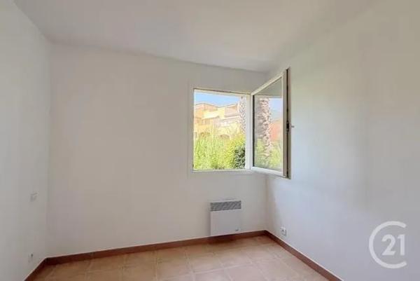 Appartement T3 à vendre  3 pièces - 51 m 2   CAVALAIRE SUR MER  - 83