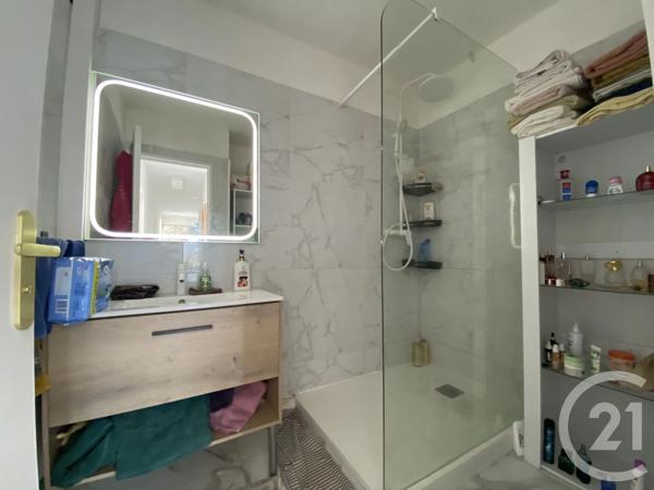 Appartement T4 à vendre  4 pièces - 75 m 2   MARSEILLE  - 13010