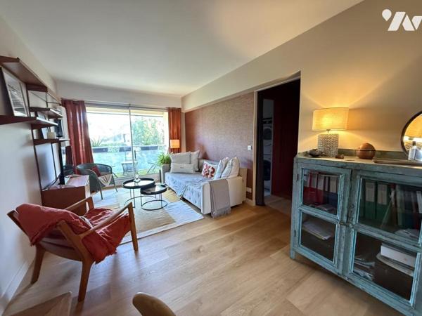 A VENDRE DINARD – BOULEVARD DE LA MER – SUPERBE APPARTEMENT TII RÉNOVÉ – TROIS BALCONS 