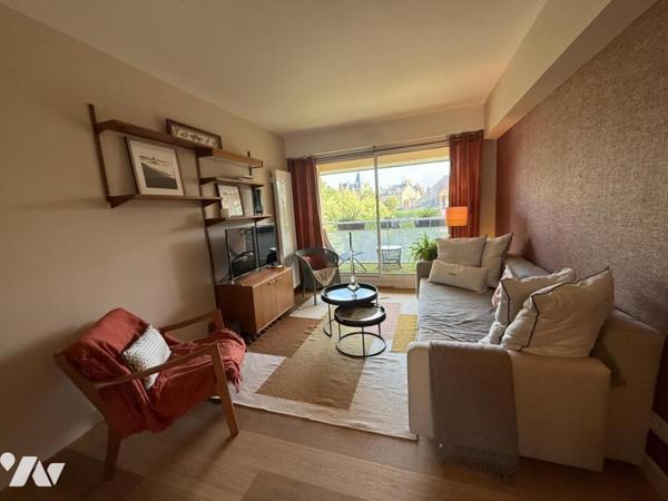 A VENDRE DINARD – BOULEVARD DE LA MER – SUPERBE APPARTEMENT TII RÉNOVÉ – TROIS BALCONS 