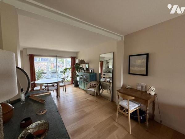 A VENDRE DINARD – BOULEVARD DE LA MER – SUPERBE APPARTEMENT TII RÉNOVÉ – TROIS BALCONS 