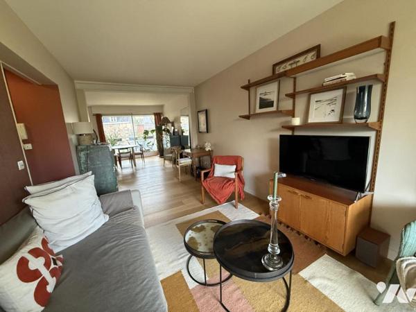 A VENDRE DINARD – BOULEVARD DE LA MER – SUPERBE APPARTEMENT TII RÉNOVÉ – TROIS BALCONS 