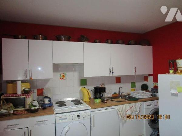 Proche centre ville : Dans un immeuble en copropriété : Appartement en bon état d'entretien, si...