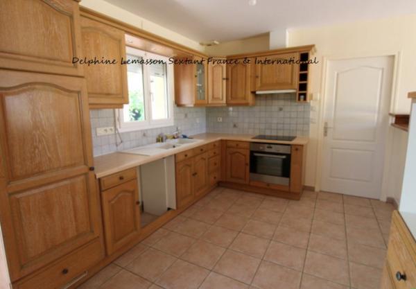 Maison de plain plain pied avec 3 chambres, parc arboré, à proximité des commerces