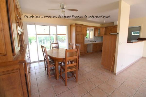 Maison de plain plain pied avec 3 chambres, parc arboré, à proximité des commerces