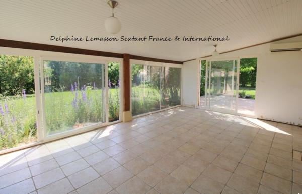 Maison de plain plain pied avec 3 chambres, parc arboré, à proximité des commerces