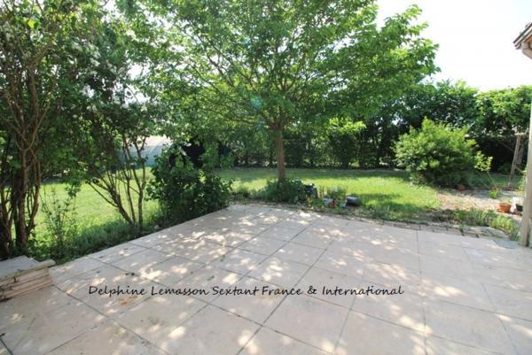 Maison de plain plain pied avec 3 chambres, parc arboré, à proximité des commerces