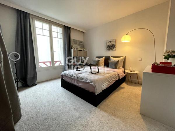 MAISON GARE CHANTILLY