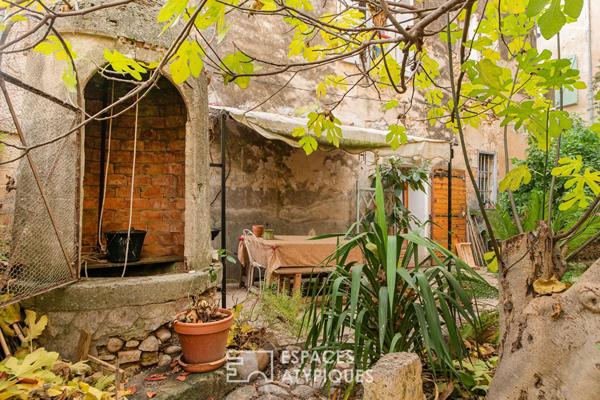 La maison de village et son joli jardin au pays des lavandes