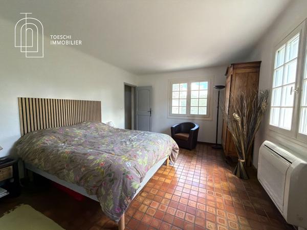Belle propriété familiale avec piscine et jardin paysager
