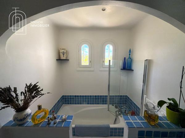 Belle propriété familiale avec piscine et jardin paysager