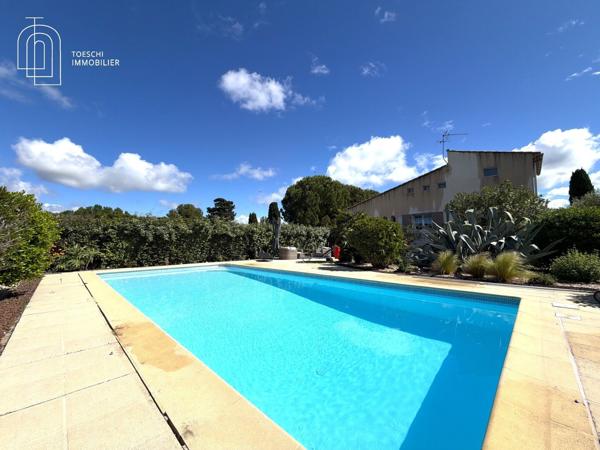 Belle propriété familiale avec piscine et jardin paysager